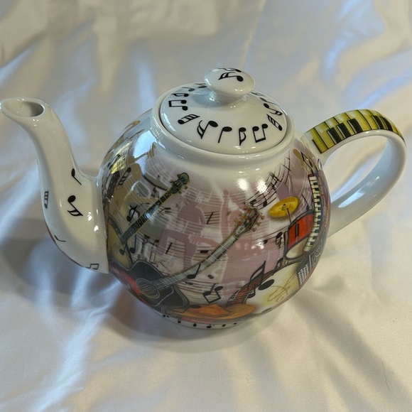 Cardew Design Musical Notes Ceramic Teapot - Picture 12 of 13